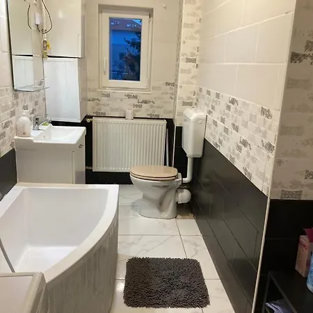 Apartament Center Superb Inside 3 Bedroom+living